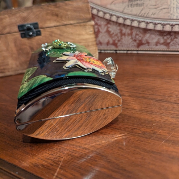 Debbie Brooks New York Swarovski Crystal Frog and Lily clutch - Picture 5 of 14